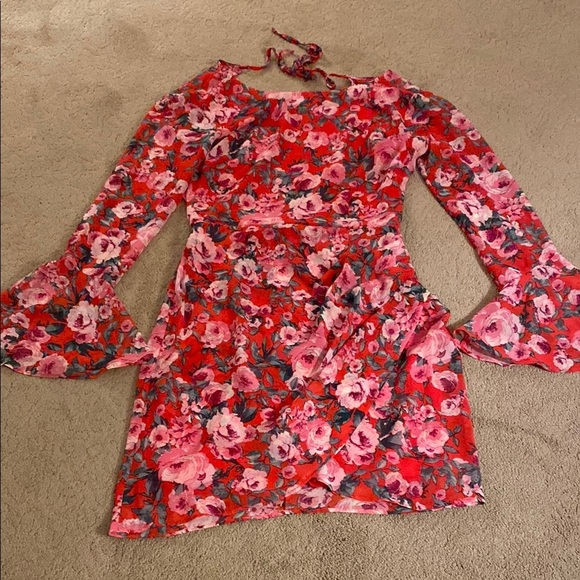 ***NWT*** B DARLIN RED AND PINK FLORAL BELL‎ SLEEVE OPEN BACK DRESS - Picture 1 of 14